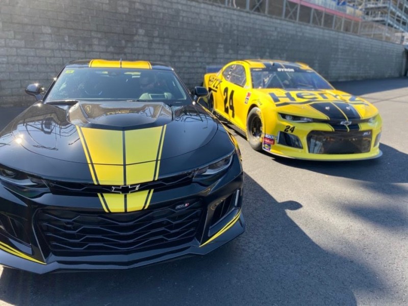 Hertz-NASCAR-Camaro-ZL1-003.jpg